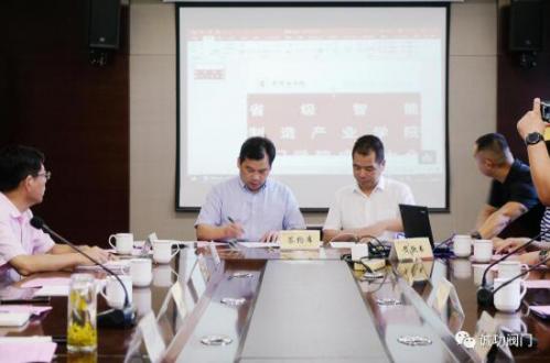 閥門學(xué)院郭院長(zhǎng)與誠(chéng)功閥門陳總簽約