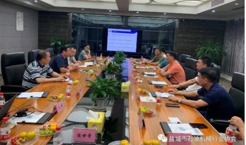 北閥總廠高層領(lǐng)導(dǎo)一行在江蘇鹽電閥門有限公司座談交流