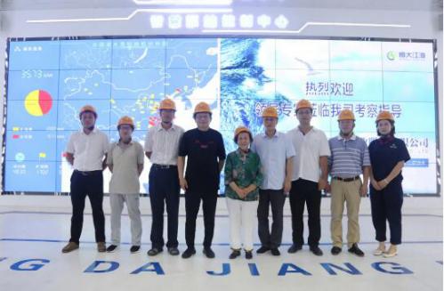 原安徽省副省長(zhǎng)宋明女士攜中科院專家到恒大江海泵業(yè)視察參觀