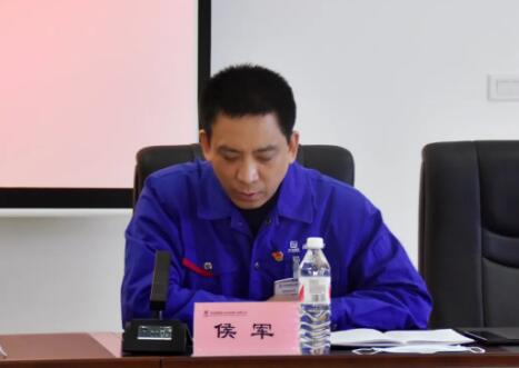副總經(jīng)濟(jì)師、綜合管理部部長侯軍宣布了集團(tuán)“頭雁”團(tuán)隊(duì)與公司創(chuàng)新團(tuán)隊(duì)名單