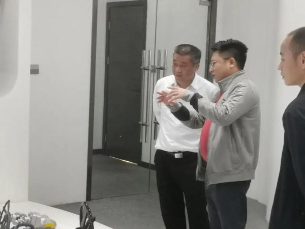 南安市委常委、政法委書記張瑞平領(lǐng)導(dǎo)一行蒞臨歐冠閥門調(diào)研工作