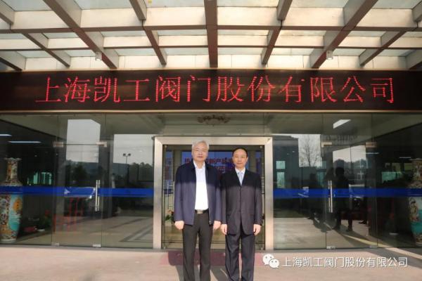 總工程師楊衛(wèi)東與陳學東院士合影留念