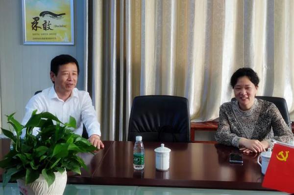 涇縣縣委副書記楊培靖走訪慰問(wèn)江南泵閥“市最美科技工作者”