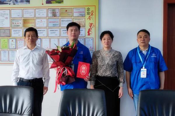 涇縣縣委副書記楊培靖走訪慰問(wèn)江南泵閥“市最美科技工作者”