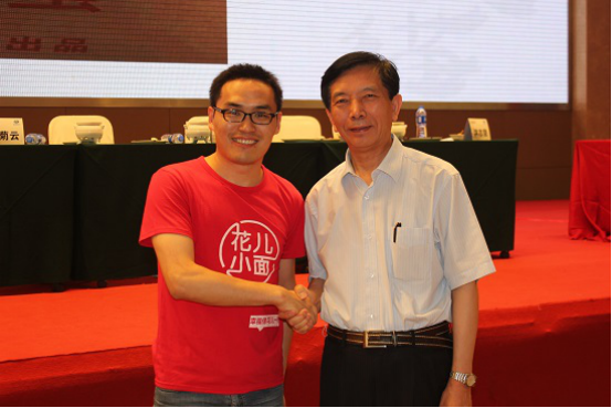 從公務(wù)員到領(lǐng)導(dǎo)品牌發(fā)展《西域掘金》創(chuàng)業(yè)者用事實(shí)說(shuō)話